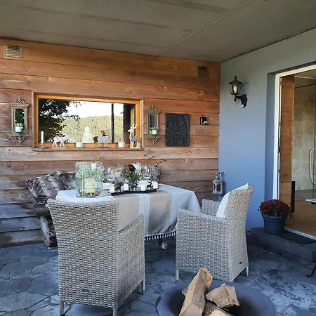 Romantic And Cosy With View In Eifel Region 公寓